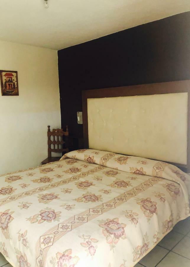 Hotel 2000 Morelia Buitenkant foto